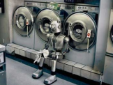 Robot biết đem quần áo đi giặt!