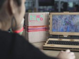 Công ty Peru này tạo ra những chiếc laptop bọc gỗ có một không hai, bền bỉ từ khi còn tiểu học đến lúc vào đại học