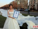 Chiếc váy cưới dài nhất thế giới
