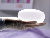 Phát hiện nâng ngực silicon có nguy cơ ung thư vú 