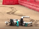 Video: chết cười với những màn ngã "siêu độc" của robot 