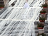 Ngắm chiếc váy cưới dài nhất thế giới