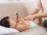 Những tác hại khi để trẻ em sử dụng smartphone và máy tính bảng